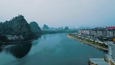 延时摄影桂林漓江风光山水人居环境车流视频的预览图